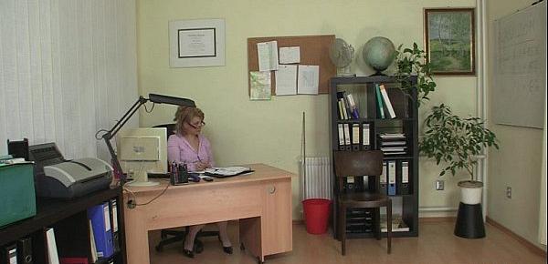  Mature office boss forces him fuck her hard